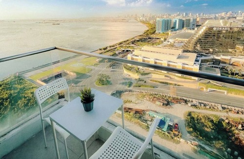 Paranaque Apartment | This seaview condo overlooking Manila Bay offers quiet comfort and inner joy