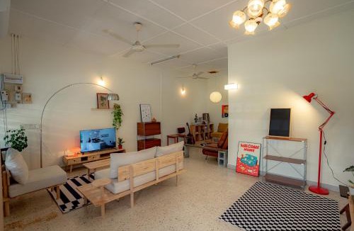 Ipoh House | Tido Home, private queen room w bathroom, shared public area