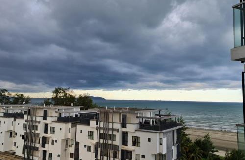 Kuantan Apartment | Timurbay Treasures Studio Apartment Side Seaview with Wifi Neflix