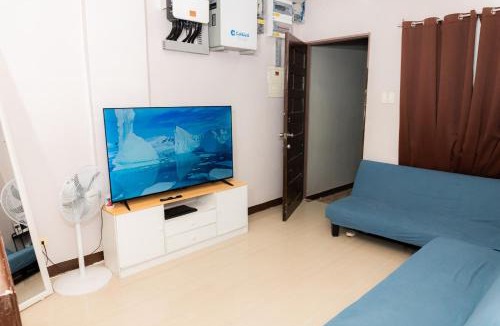 Talomo District House | Townes Huge Home Big Grps Big Fam Near SM Ecoland DGT Coastal road ADDU UM