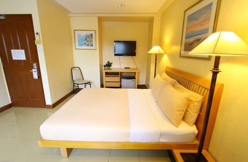 Los Banos Hotel | Trace Suites by SMS Hospitality