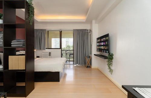 San Lorenzo Apartment | Tranquil Greenbelt Makati Condo - Free Pool Access