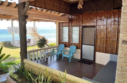 Compostela Cottage | Tranquil Two-Bedroom Beach Front Cottage★