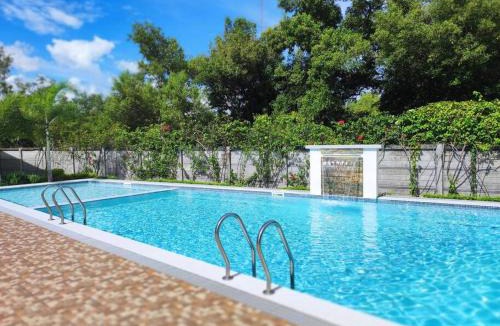 Talisay Apartment | TriG Place AlmondDrive near SM Seaside with Wifi Netflix pool & parking