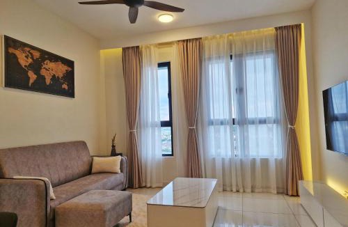 Klang Apartment | TRIO Bukit Tinggi 2-bedroom NEW Apt with NETFLIX smart tv