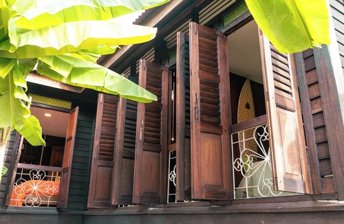Lubok Buaya Cottage | Tropical Beach Villa - A Walk to the beach