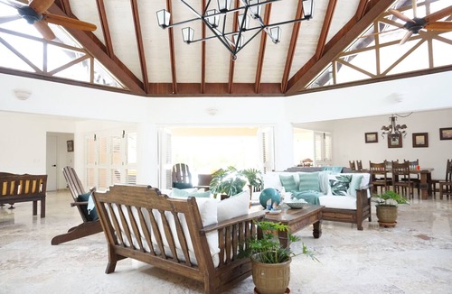 Los Mangos Villa | Tropical Luxury Villa 2 min to Minitas Beach!