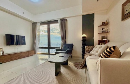 Downtown George Town Apartment | Tropicana 218 Macalister Georgetown Modern 3BR Suites with Infinity Pool #Near Island Hospital Eateries Convenience Store