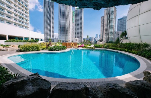 Mandaluyong Condo | Twin Beds Novotel Suites @ Acqua w/City Skyline