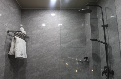 Tambo Hotel | Twin Sky Suite – Spacious, Stylish, Serene
