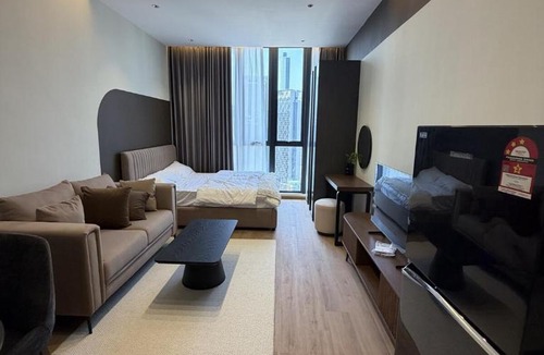 Gua Apartment | Twin Tower Views- Brand New Apartment, 35th Floor