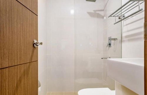 Laurel Apartment | TwinLakes Tagaytay Staycation By Casa Venia