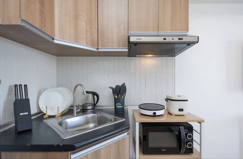 Cebu Apartment | Two Furnished Studios | City View, WiFi, Netflix and Pool