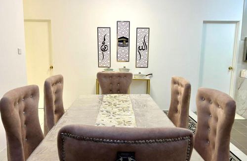 Jenjarom House | Ubudiyah dbangsal homestay