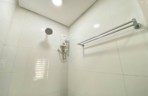 Sampaloc Hotel | UHome Lacson