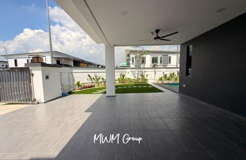 Ulu Tiram House | Ulu Tiram MW Luxury Pool Villa with Indoor playground KTV BBQ