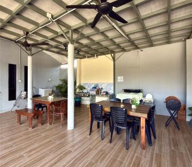 Bayan Lepas House | Ummi Studio Homestay