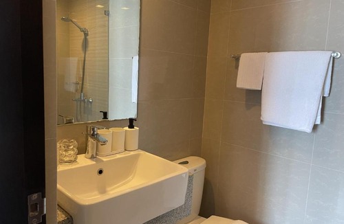 Taguig Apartment | Uptown Parksuites Apartments Tower 1 BGC by PH Staycation