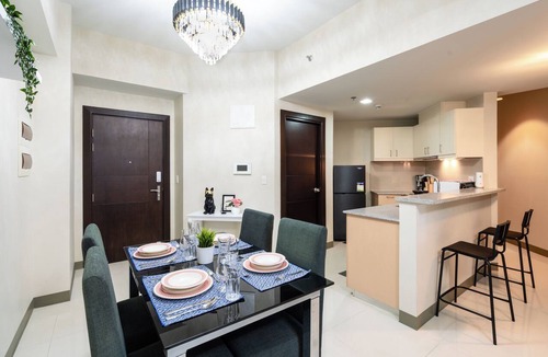 Bonifacio Global City Apartment | Uptown Parksuites T2 Bright & Airy Sky Garden flr 2.5BR,Uptown BGC