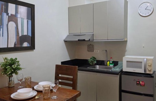 Legazpi Village Apartment | Urban Bloom Suite