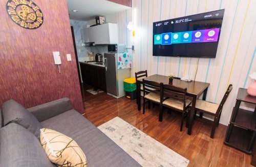 San Antonio Apartment | Urban Hideaway: Cozy Makati Giggles Swim Gym 300M