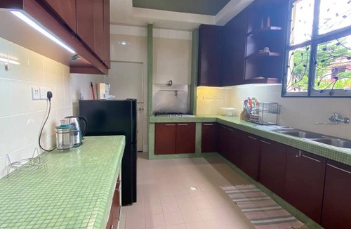 Kampong No.6 House | Urban Living in Kampung setting