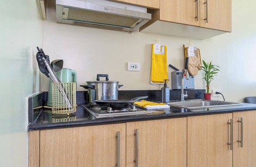 Pasay Condo | Urban Oasis: Cozy Escape