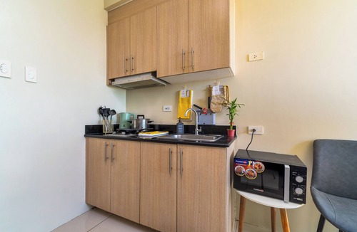 Pasay Condo | Urban Oasis: Cozy Escape