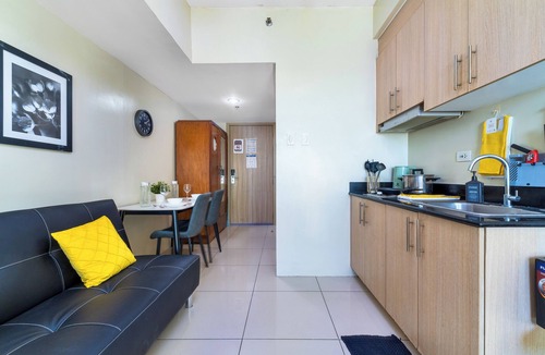 Pasay Condo | Urban Oasis: Cozy Escape