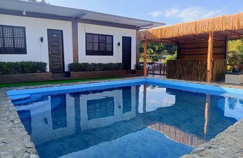 Puerto Galera House | V Hostel Galera - Quad Room