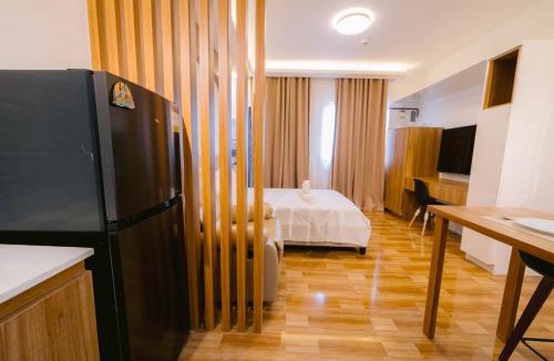 Basak Hotel | V&V at Royal Oceancrest Condominium for Staycation