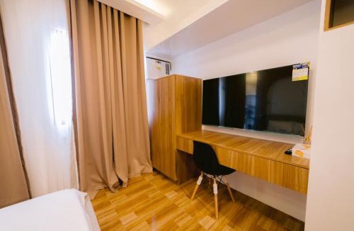 Basak Hotel | V&V at Royal Oceancrest Condominium for Staycation