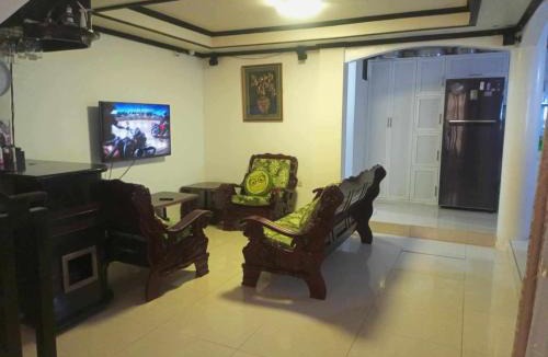 Trece Martires House | Vacation Home by Rowena Sacarez