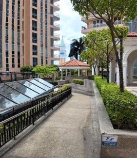 Pinagsama Apartment | Venice Luxe Corner -studio type- Pool, Sauna, kitchen, Netflix for 3 guests only