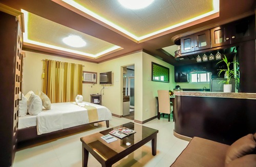 Palayan City Hotel | Villa Esmeralda Bryan's Resort Hotel and Restaurant