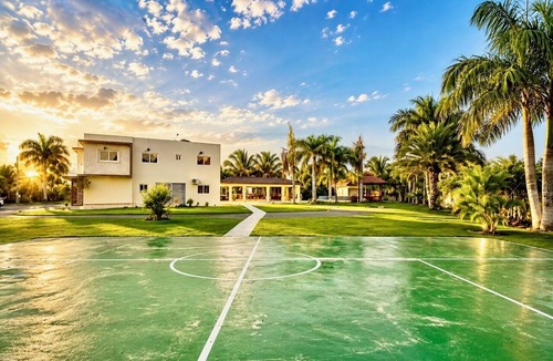 San Antonio de Guerra Villa | Villa Franyelin Private Santo Domingo: Pool, Jacuzzi, & the Perfect Getaway.🇩🇴