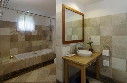 Dauin Hotel | Villa in Blue