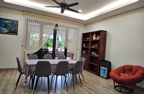 Kampung Bukit Kadir House | Villa Kemboja Staycation