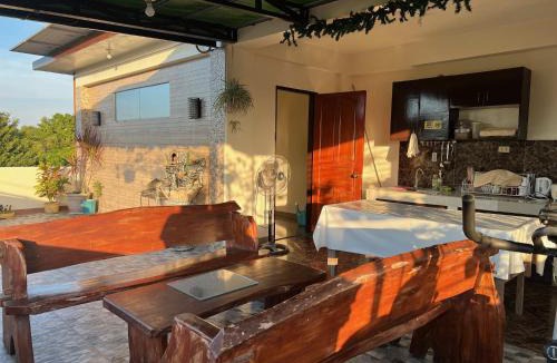 Lucap House | Villa Lourdes