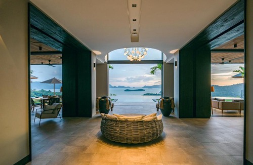 Kampung Kedawang Villa | Villa Vista - Luxury 30m Infinity Pool & Sea Views by WOW Holiday Homes