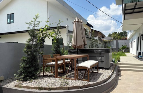 Central District House | Villa with Office, Gym, Jacuzzi & Dryer near CIQ