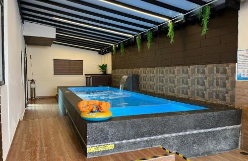 Bukit Rambai Villa | VillaMax Klebang Beach 25Pax 6Bedroom Indoor Pool Full AirConditioned near TOWN