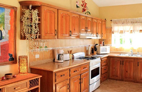 Urbanizacion Tavarez Villa | Visitor-friendly 2BD villa, pool, near beach, clubs, restaurants, shops, bars!