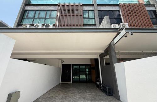 Batu Caves House | Walnut Grove Premium Pool Villa