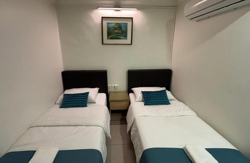 Ulu Tiram Hotel | Wangsa Village Inn