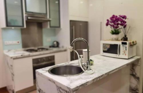 Seri Tanjung Pinang Apartment | WHITE HOUSE STRAITS QUAY MARINA LUXURY STAY GURNEY