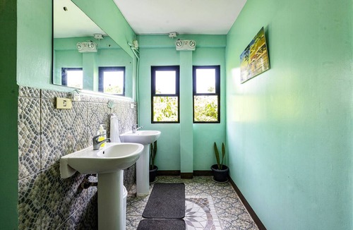 Manoc-Manoc Hotel | White Shamrock Beach Hotel