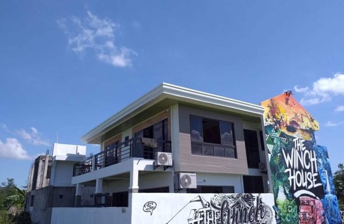 Pili House | Winch House: Wakefest & Endless Summer – Walk to CWC!