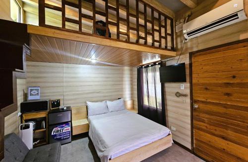 Rizal House | Woodgrain Villas I