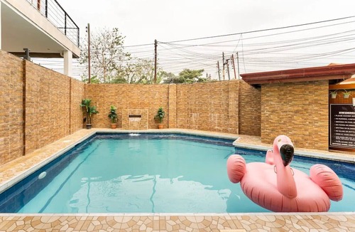 Lapu-Lapu House | WOW! 3BR House w/Karaoke ,Swimming Pool, Pet Friendly